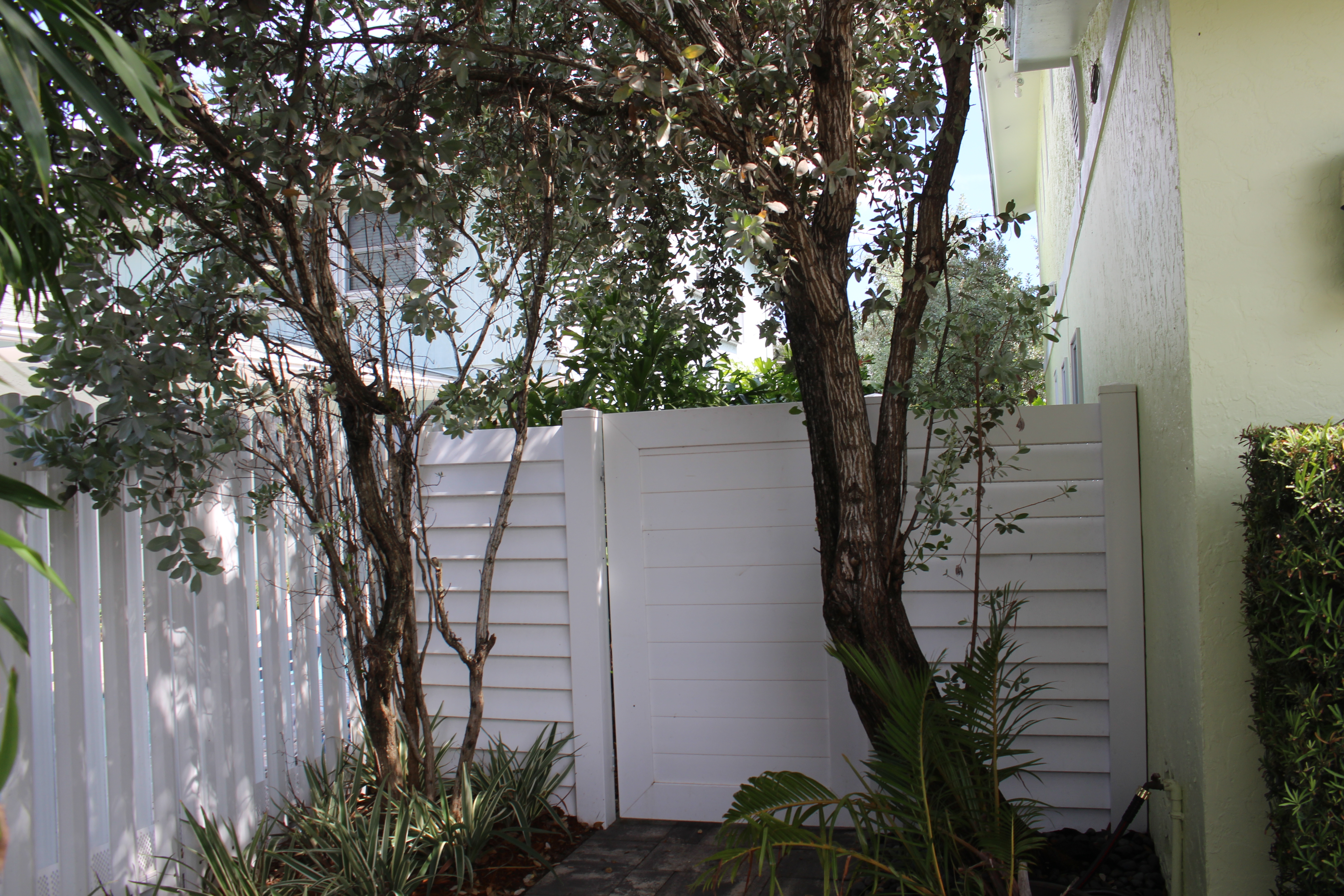 best fence company in Irvine California