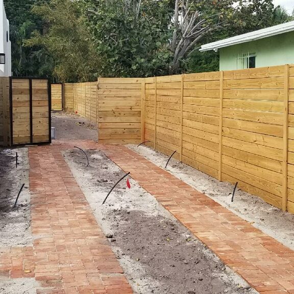 vinyl fence company Irvine CA