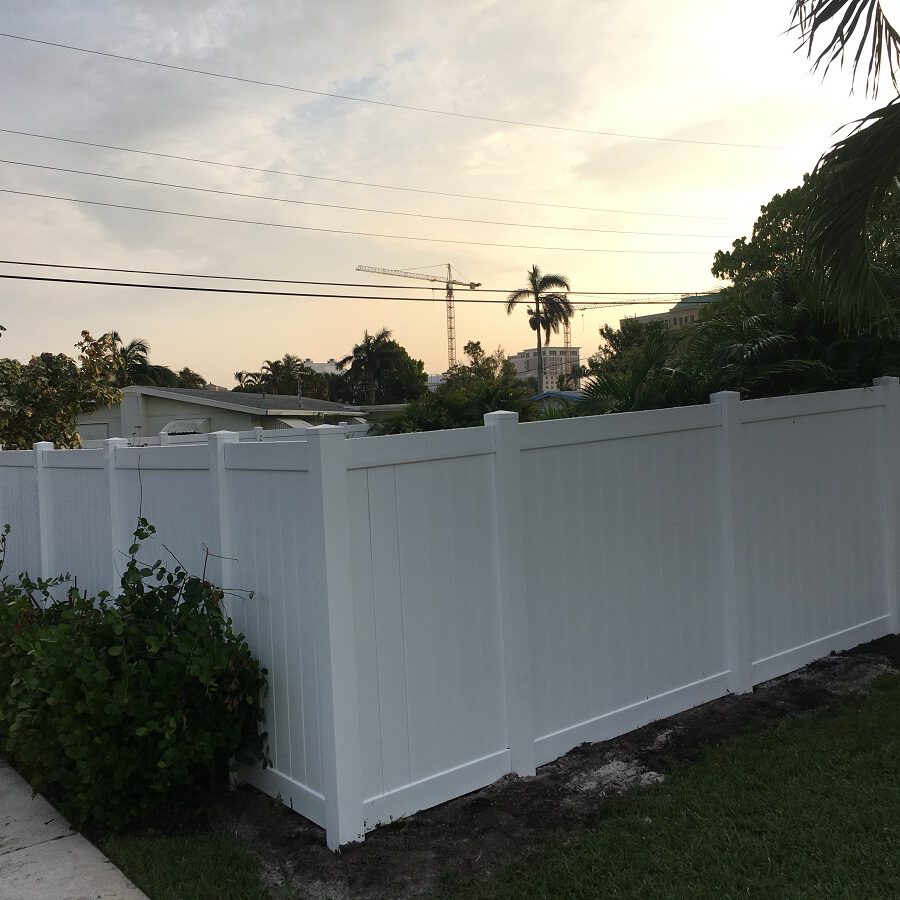 vinyl fence installation in Irvine California